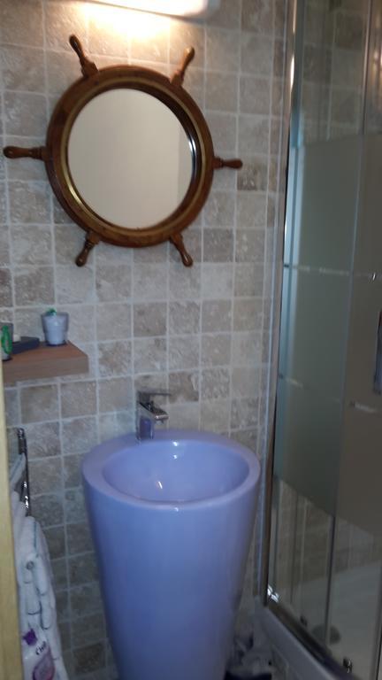 Apartamento Le Saint Léonard...Il est bleu Honfleur Habitación foto